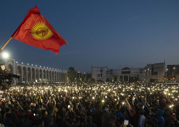 Протесты после парламентских выборов в Бишкеке - Sputnik Узбекистан