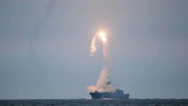 Первый запуск гиперзвуковой ракеты Циркон с фрегата Адмирал Горшков в Белом море по морской цели в Баренцевом море. - Sputnik Ўзбекистон