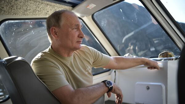 Президент РФ Владимир Путин во время отдыха - Sputnik Узбекистан