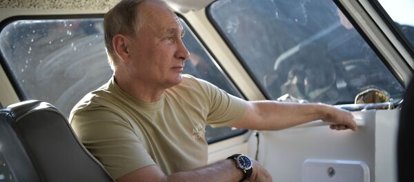 Президент РФ Владимир Путин во время отдыха - Sputnik Узбекистан