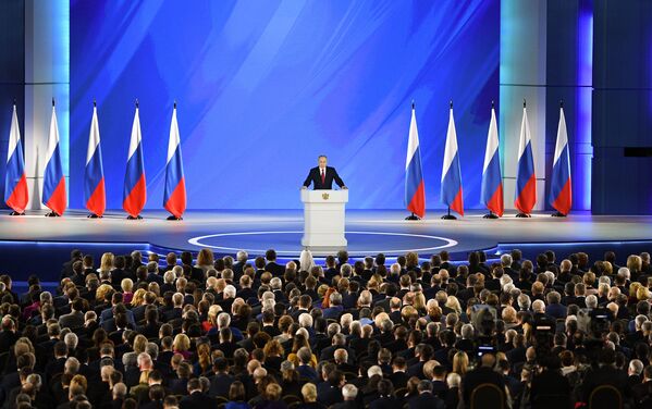 Rossiya prezidenti Vladimir Putin Federal Kengashiga yillik murojaatnoma bilan chiqishi  - Sputnik O‘zbekiston