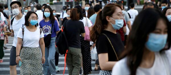 Люди на улице в Пекине Люди на улице в Пекине - Sputnik Узбекистан