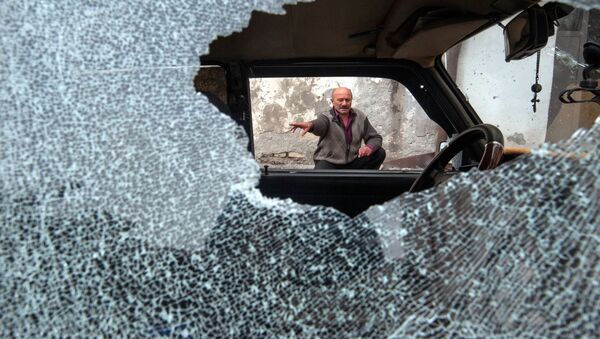 Avtomobil, povrejdenniy v rezultate obstrela v Stepenakerte - Sputnik O‘zbekiston