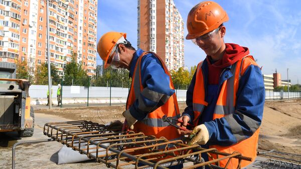 Рабочие на строительной площадке - Sputnik Узбекистан