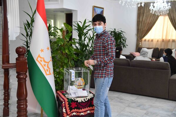 Выборы президента Таджикистана за рубежом: Кувейт - Sputnik Узбекистан