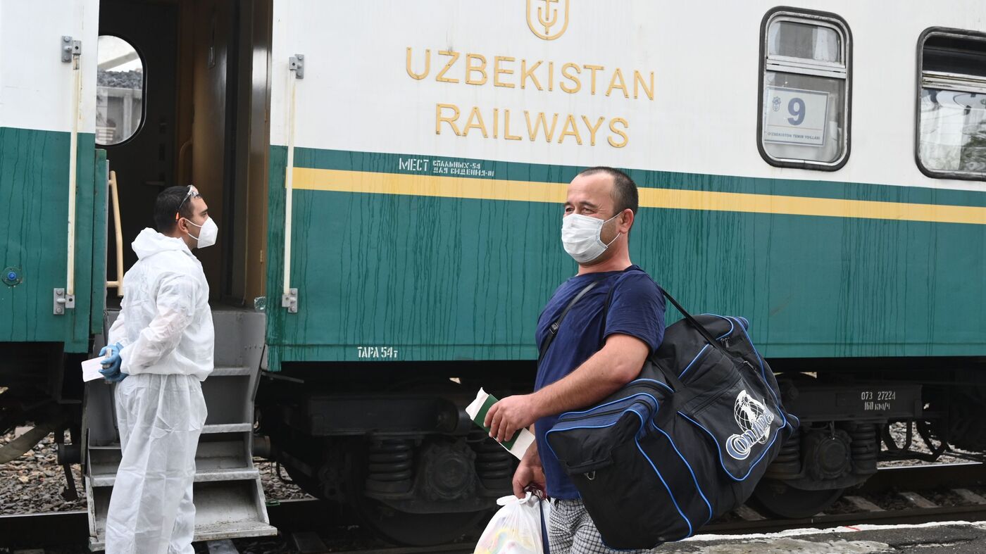 Rus ayol poyezddagi hojatxonada emmoqda