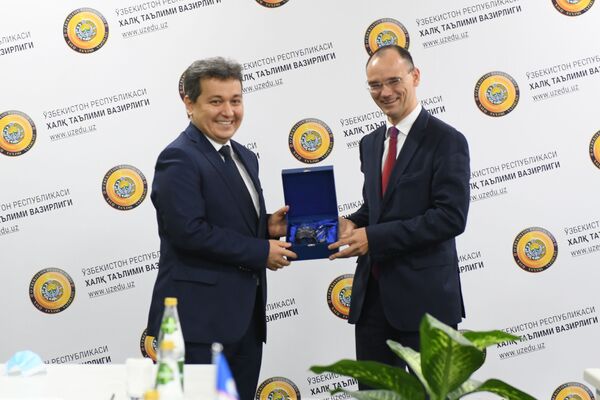 Как РФ будет поддерживать изучение русского языка в Узбекистане — меморандум - Sputnik Узбекистан