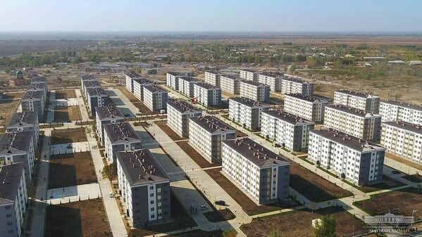 На трех массивах площадью 50 гектаров возведено 86 пятиэтажных домов. Всего сдано 2 640 квартир. - Sputnik Узбекистан