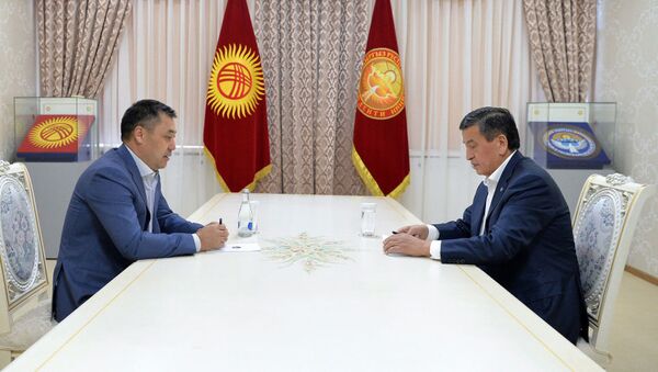 Premyer-ministr Sadir Japarov vo vremya vstrechi s prezidentom KR Sooronbayem Jeenbekovim. Arxivnoe foto - Sputnik O‘zbekiston