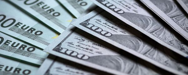 Денежные купюры: евро и доллары - Sputnik Узбекистан