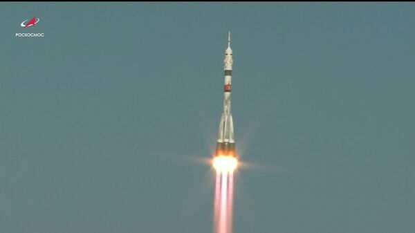 Рекорд скорости: российский Союз МС-17 доставил экипаж на МКС за 3 часа и 3 минуты - Sputnik Узбекистан