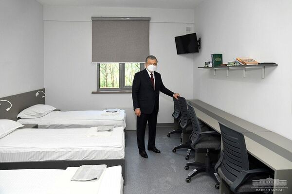 Шавкат Мирзиёев ознакомился со строительством Университета геологических наук - фото Шавкат Мирзиёев ознакомился со строительством Университета геологических наук - фото - Sputnik Узбекистан