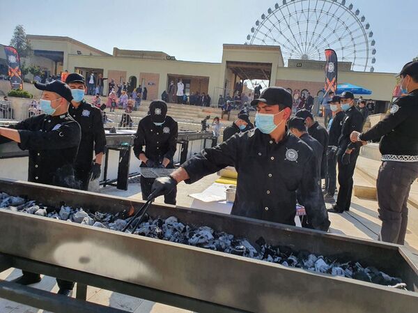 Shaxsiy rekord: Toshkentda ilk bor 10 metrlik kabob festivali boshlandi - Sputnik O‘zbekiston