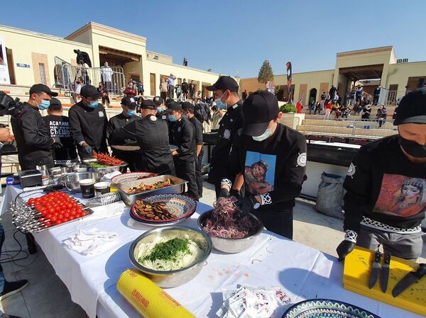 Shaxsiy rekord: Toshkentda ilk bor 10 metrlik kabob festivali boshlandi - Sputnik O‘zbekiston