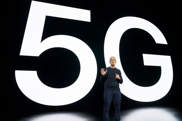 Новые телефоны будут работать в мобильных сетях пятого поколения - 5G. Генеральный директор Apple Тим Кук, считает, что 5G обеспечит новый уровень производительности у смартфонов
 - Sputnik Узбекистан