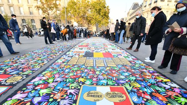 Акция памяти в Париже по погибшему Самюэлю Пати - Sputnik Узбекистан
