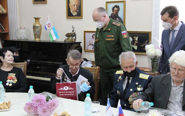 Гуманитарная акция по оказанию материальной помощи соотечественникам-ветеранам - Sputnik Узбекистан