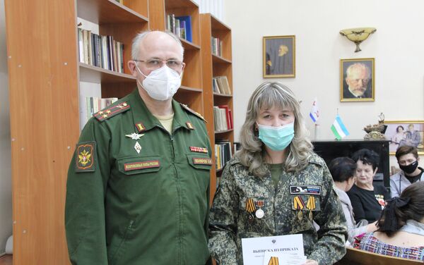 Гуманитарная акция по оказанию материальной помощи соотечественникам-ветеранам - Sputnik Узбекистан