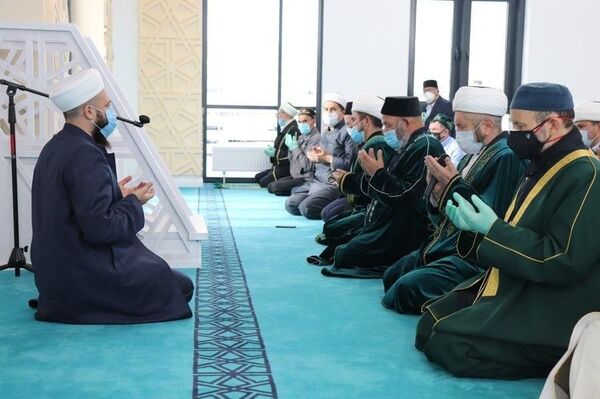 Rossiyada xay-tek uslubida qurilgan masjid ochildi - foto - Sputnik O‘zbekiston