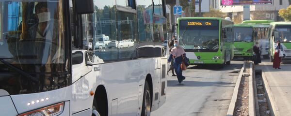 Avtobusnaya ostanovka v Tashkente - Sputnik O‘zbekiston