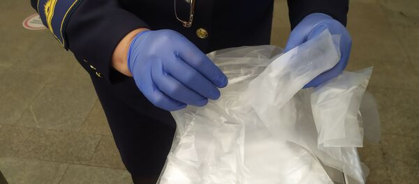 Перчатки для пассажиров метро в Ташкенте Перчатки для пассажиров метро в Ташкенте - Sputnik Ўзбекистон