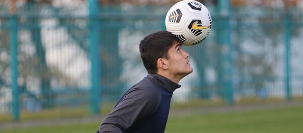 Первая тренировка Жасура Жалолиддинова в составе ФК Тамбов - Sputnik Узбекистан