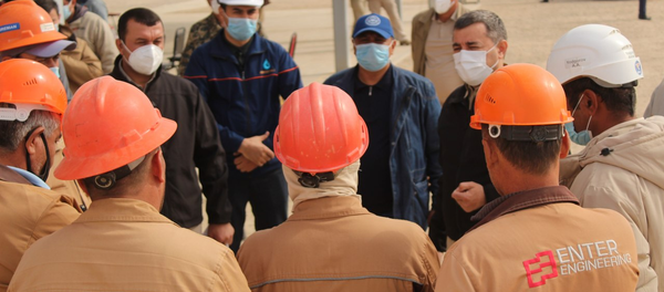 Рабочие компании ETER Engeneering - Sputnik Ўзбекистон