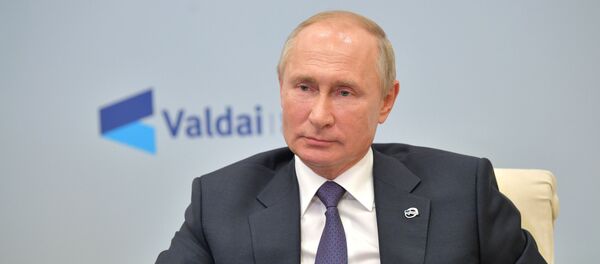 Prezident RF V. Putin prinyal uchastie v zasedanii diskussionnogo kluba Valday - Sputnik O‘zbekiston
