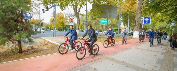 Азиз Абдухакимов лично протестировал велодорожки Ташкента - фото - Sputnik Узбекистан