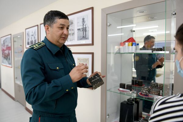 Знаки Внимание! водителям и повороты, куда нужно: будни инженера ГУБДД - Sputnik Узбекистан