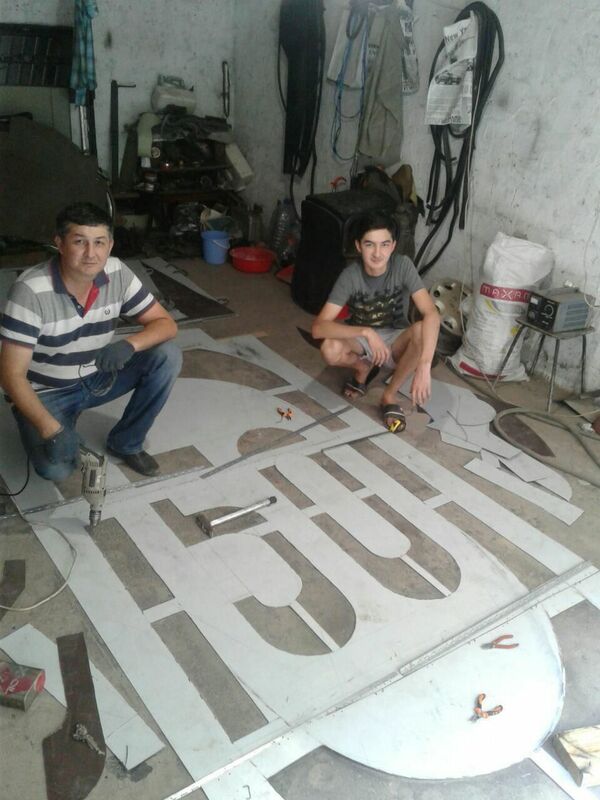 Знаки Внимание! водителям и повороты, куда нужно: будни инженера ГУБДД - Sputnik Узбекистан