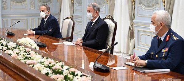 Shavkat Mirziyoyev prinyal ministra natsionalnoy oboroni Tureskoy Respubliki, generala armii X. Akara - Sputnik O‘zbekiston