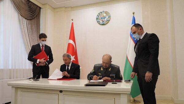 Uzbekistan i Tursiya podpisali soglashenie o razvitii voyennogo i voyenno-texnicheskogo sotrudnichestva - Sputnik O‘zbekiston