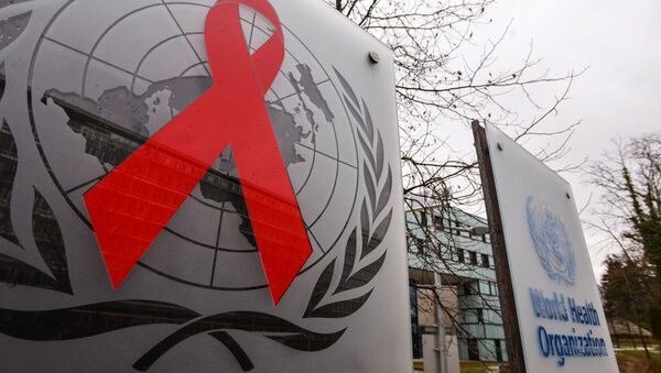Эмблемы Всемирной организации здравоохранения и Объединённой программы ООН по ВИЧ/СПИД (ЮНЭЙДС) - Sputnik Узбекистан