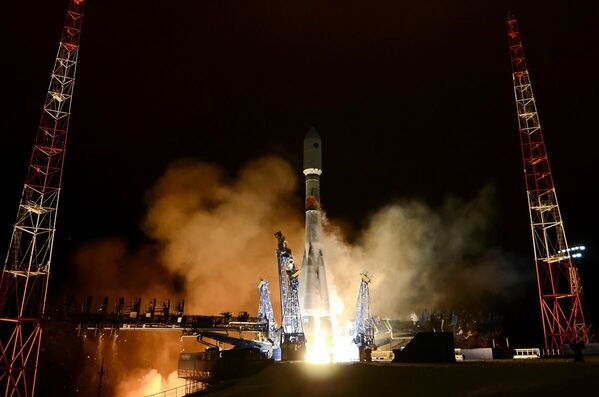 Пуск ракеты-носителя Союз-2 с космическим аппаратом нового поколения системы Глонасс-К. - Sputnik Узбекистан
