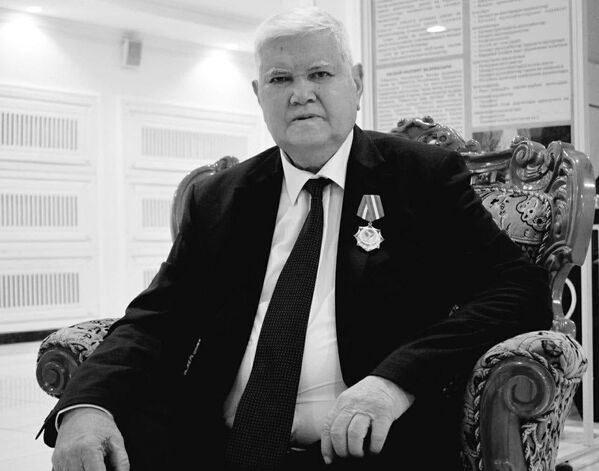 Ученый-источниковед, доктор исторических наук, профессор Убайдулла Уватов - Sputnik Узбекистан