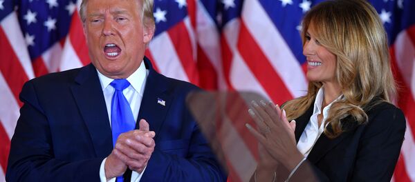 Дональд Трамп и Мелания Трамп в Белом доме в день выборов в США Дональд Трамп и Мелания Трамп в Белом доме в день выборов в США - Sputnik Ўзбекистон