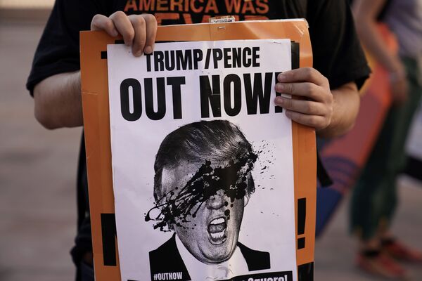 Акция протеста после выборов президента США в Лос-Анджелесе - Sputnik Узбекистан