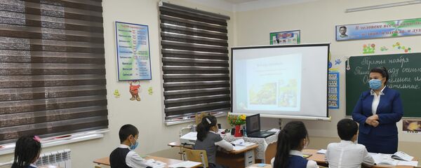 Урок русского языка в одной из школ Узбекистана - Sputnik Узбекистан