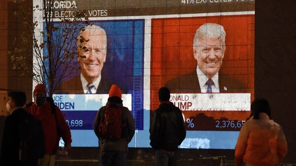 Экран с результатами выборов в Вашингтоне, США. - Sputnik Ўзбекистон