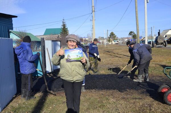 Лотерея по-русски: в Башкирии жительница села выиграла 5 тонн асфальта - Sputnik Узбекистан