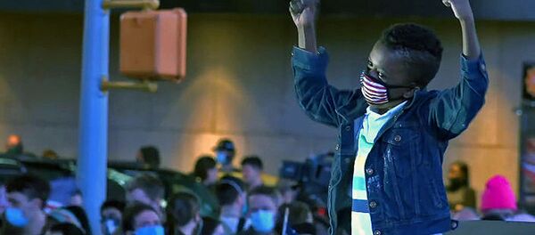 Amerikansi prazdnuyut pobedu Djo Baydena na prezidentskix viborax - Sputnik O‘zbekiston