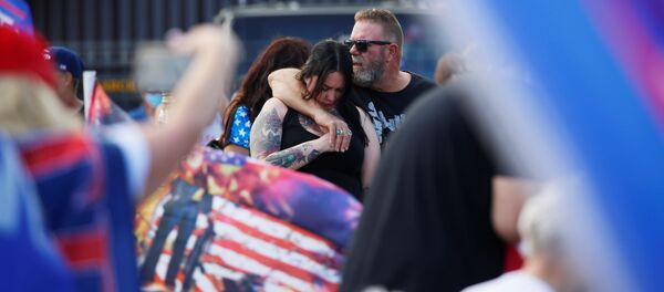 Сторонники президента США Дональда Трампа на акции протеста Stop the Steal в Фениксе, США - Sputnik Узбекистан