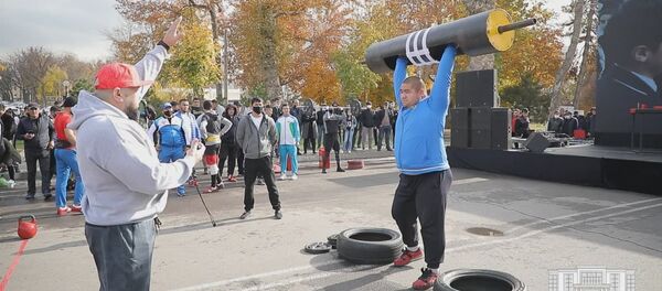 Богатырь на фестивале Ташкент любит молодежь Богатырь на фестивале Ташкент любит молодежь - Sputnik Узбекистан