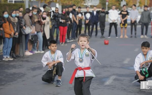Демонстрация боевых искусств на фестивале Ташкент любит молодежь  - Sputnik Узбекистан