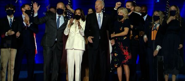 Байден объявил о своей победе, но Трамп не сдается: чем опасен конфликт при передаче власти - Sputnik Узбекистан