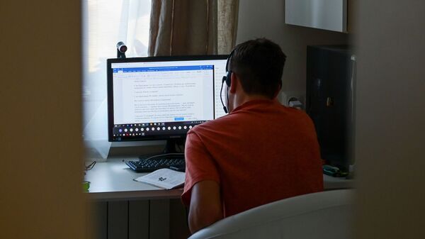 Подросток за компьютером - Sputnik Узбекистан