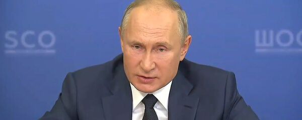 Путин сообщил о ближайшей региcтрации третьей российской вакцины от COVID-19 - Sputnik Ўзбекистон
