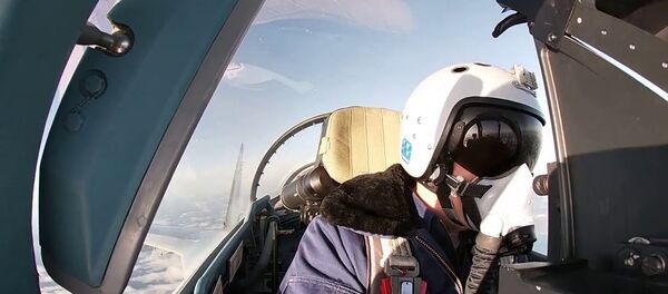 Высокоманевренный воздушный бой на истребителях Су-35С в Карелии - Sputnik Узбекистан