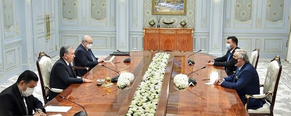 Шавкат Мирзиёев принял председателя Высшего совета национального примирения Афганистана Абдуллу Абдуллу. Шавкат Мирзиёев принял председателя Высшего совета национального примирения Афганистана Абдуллу Абдуллу. - Sputnik Ўзбекистон